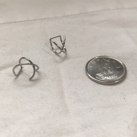 Crossed ear cuff - Picture 2 of 2